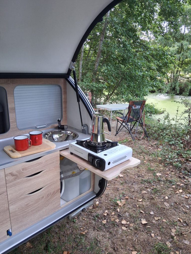 Mini Caravane La Baroudeuse Nomade Camper à Beaupréau, Cuisine, Porte Vélos, Tente De Toit 2026 (25)